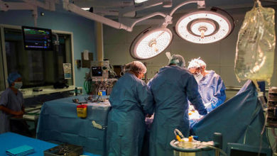 Le praticien grenoblois a fait l'objet le 15 janvier dernier d'une suspension de trois ans, dont dix-huit mois avec sursis, par le Conseil national de l'ordre. (Photo d'illustration) Le praticien grenoblois a fait l'objet le 15 janvier dernier d'une suspension de trois ans, dont dix-huit mois avec sursis, par le Conseil national de l'ordre. (Photo d'illustration) © THOMAS SAMSON / AFP