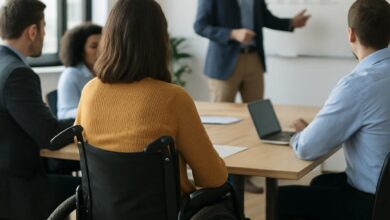 Inclusion des personnes handicapées au travail : avancées légales et défis managériaux.