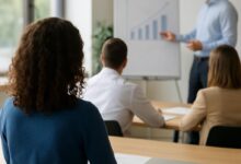 Guide complet sur le fonctionnement et les règles de l'acompte salarial.